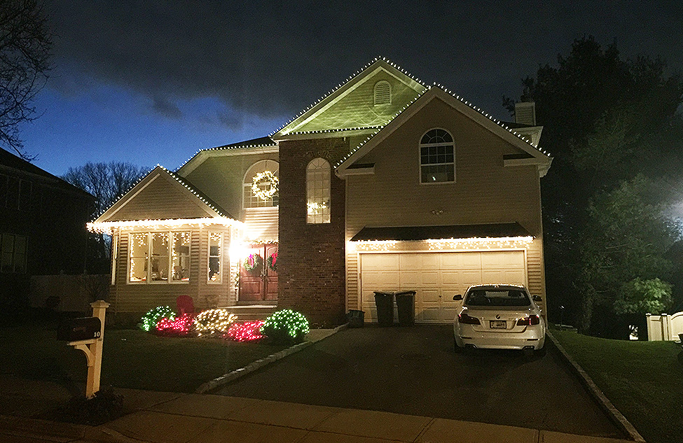 holiday lighting installers in Bellmore NY